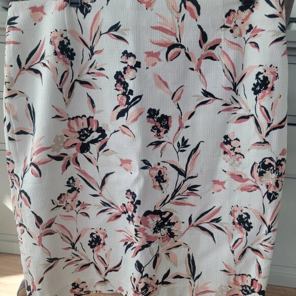 WHBM New Pencil Skirt Size 12 $29 - Picture 2 of 3